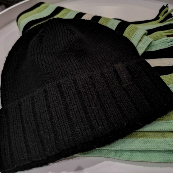 Perry Ellis Black Winter Hat & Stokkhomme Striped Scarf. - Picture 9 of 9